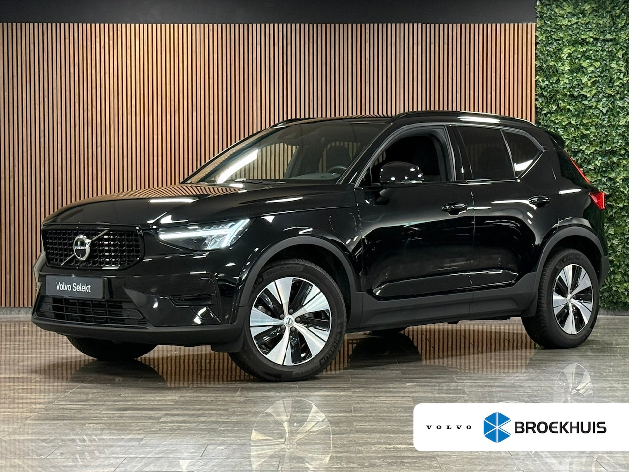 Volvo XC40 - T5 Recharge Plus Dark | Trekhaak | Harman Kardon | Parkeercamera | All Season banden | Ada - AutoWereld.nl