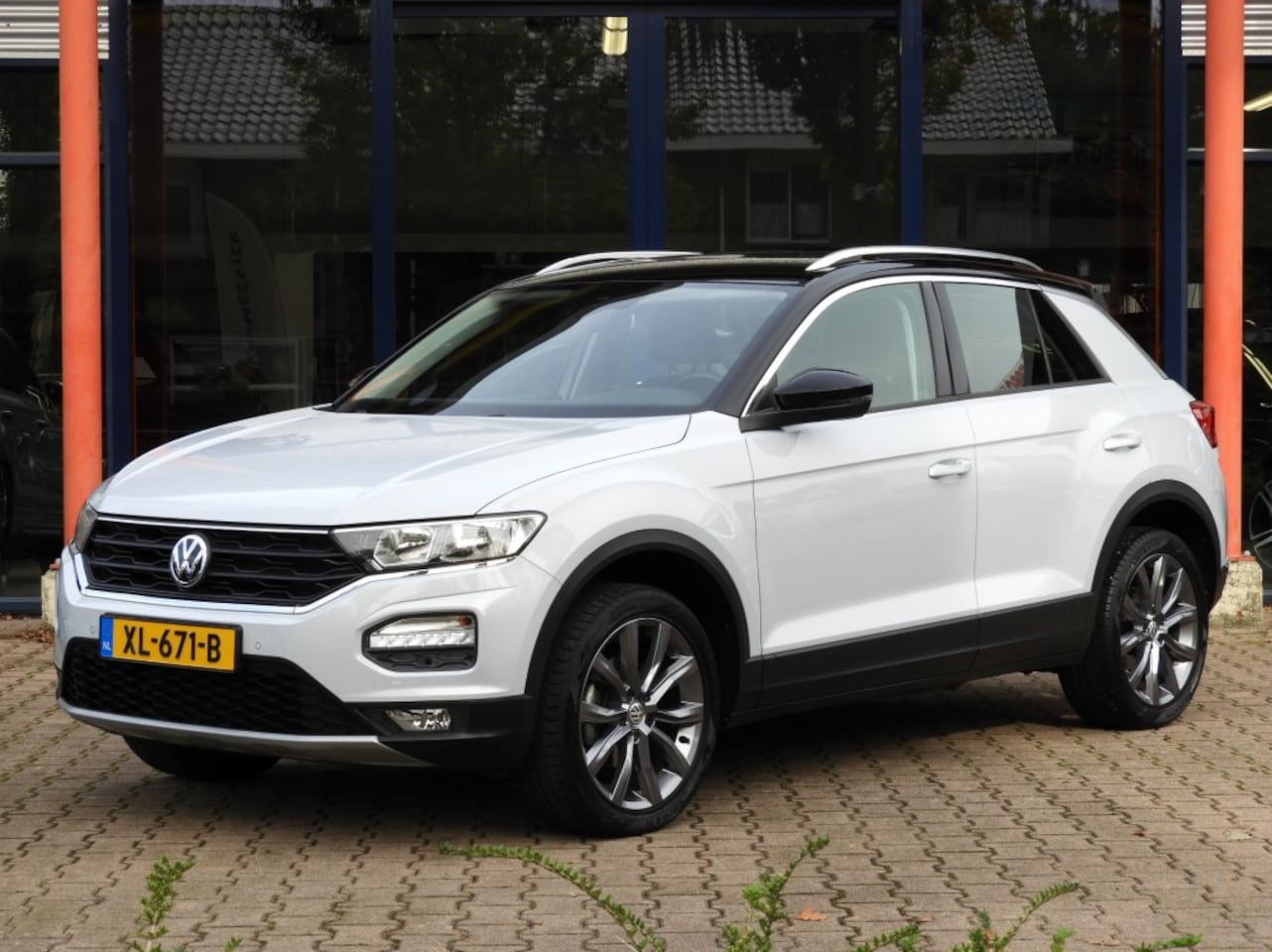 Volkswagen T-Roc - 1.5 TSI STYLE CAMERA/TREKHAAK/VIRTUAL COCKPIT - AutoWereld.nl