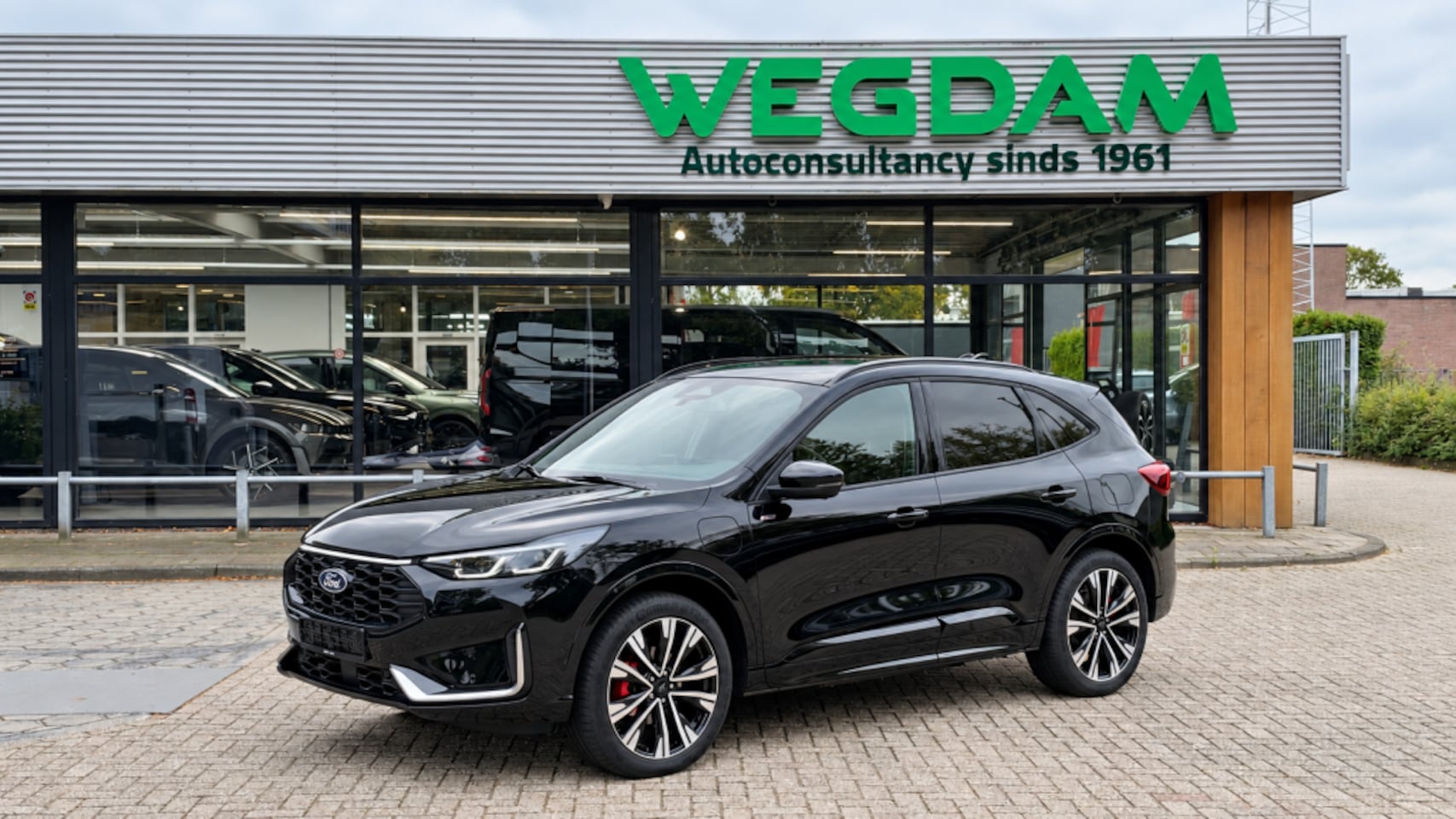 Ford Kuga - 2.5 PHEV ST-LINE X 243pk / Trekhaak+20inch+Winter - AutoWereld.nl