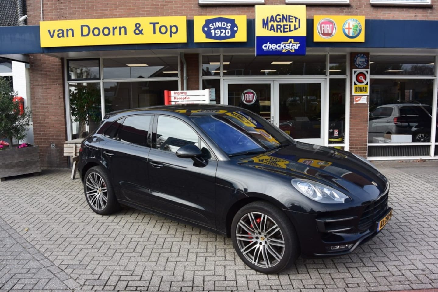 Porsche Macan - 3.6 TURBO / Sport Chrono / Burmester / Open dak / Stoelverw. en -koeling / Camera / - AutoWereld.nl
