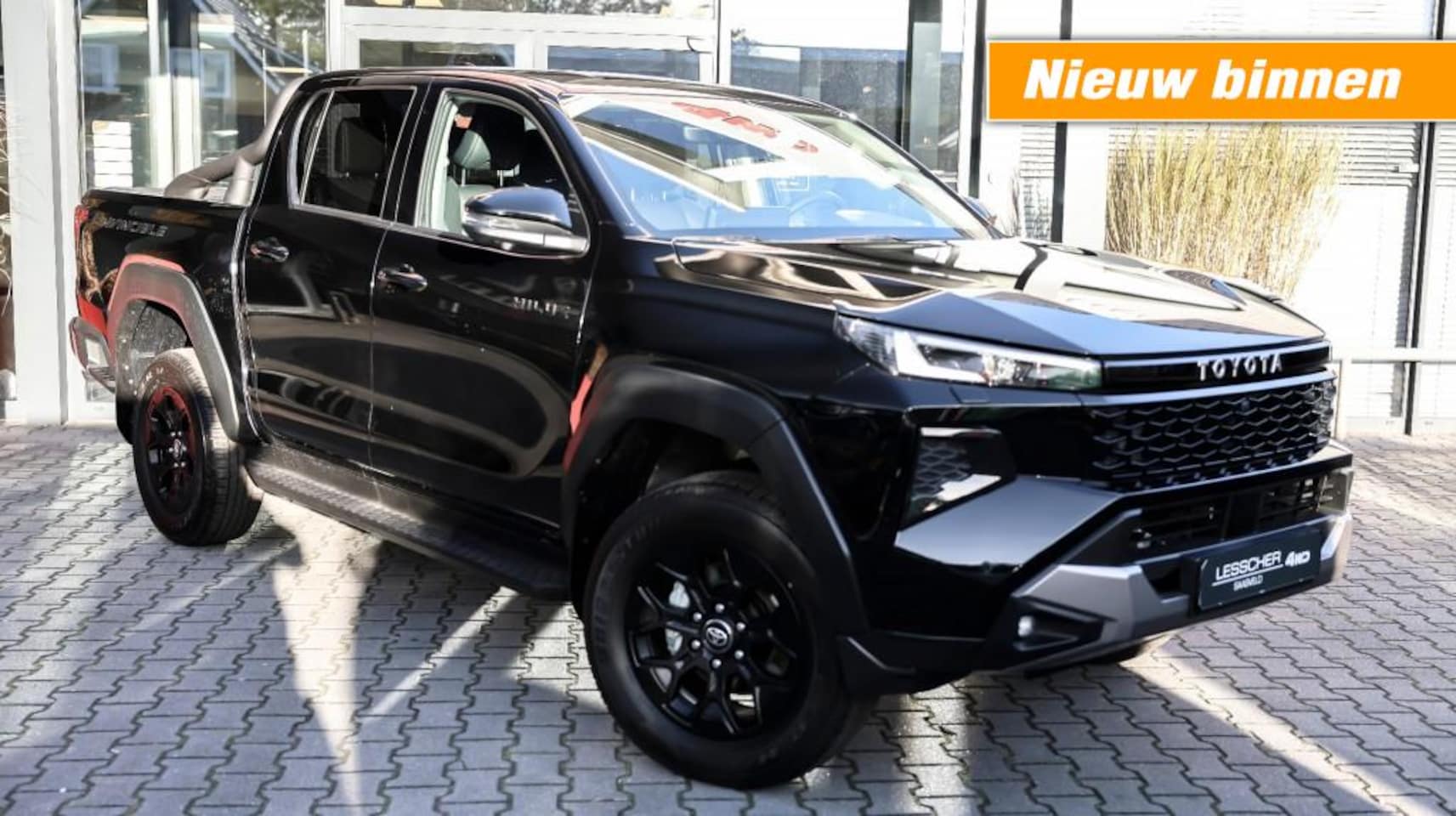 Toyota HiLux - 2.8 D-4D DUBBEL CABIN 48V HYBRIDE INVINCIBLE A/T 4WD 5 ZITS VAN - AutoWereld.nl
