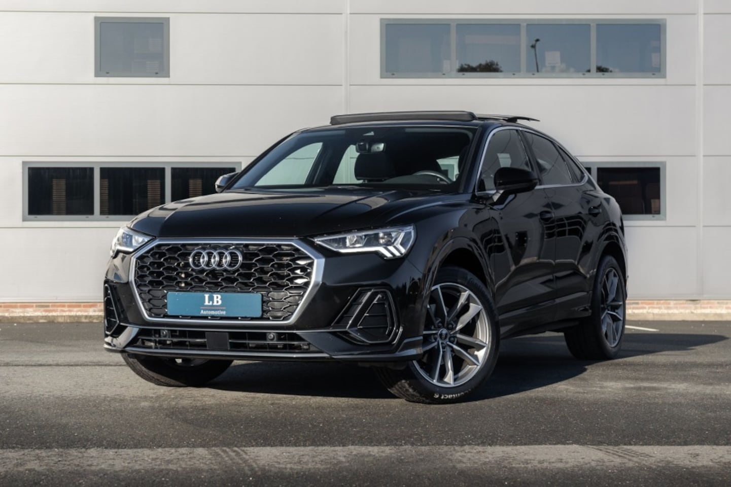 Audi Q3 Sportback - 35 TFSI, S-tronic, Pano/Leer - AutoWereld.nl