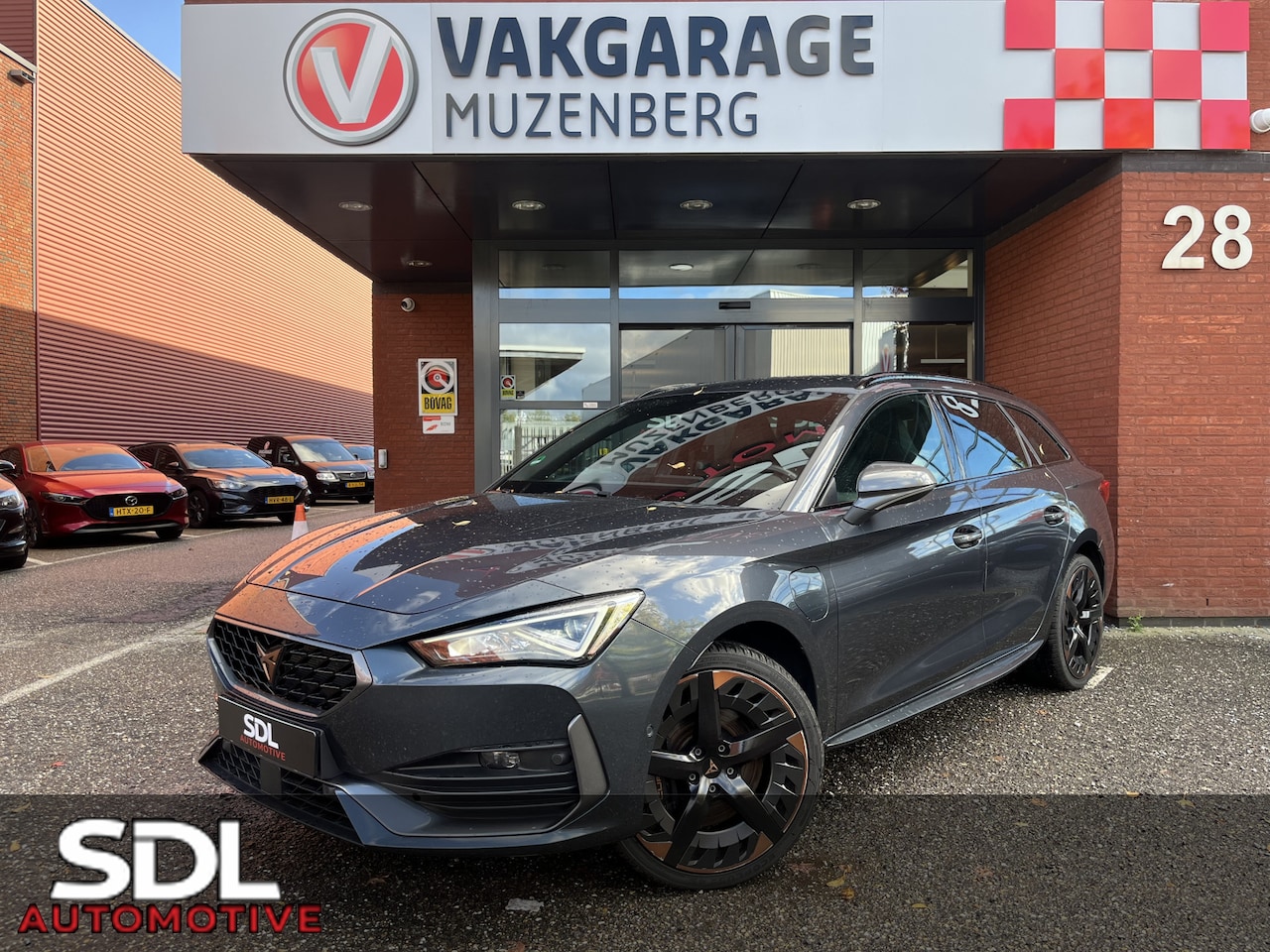 CUPRA Leon Sportstourer - 1.4 e-Hybrid VZ Copper Edition 245PK! // WEGKLAPBARE TREKHAAK // DODEHOEK // ELEK.STOEL+GE - AutoWereld.nl