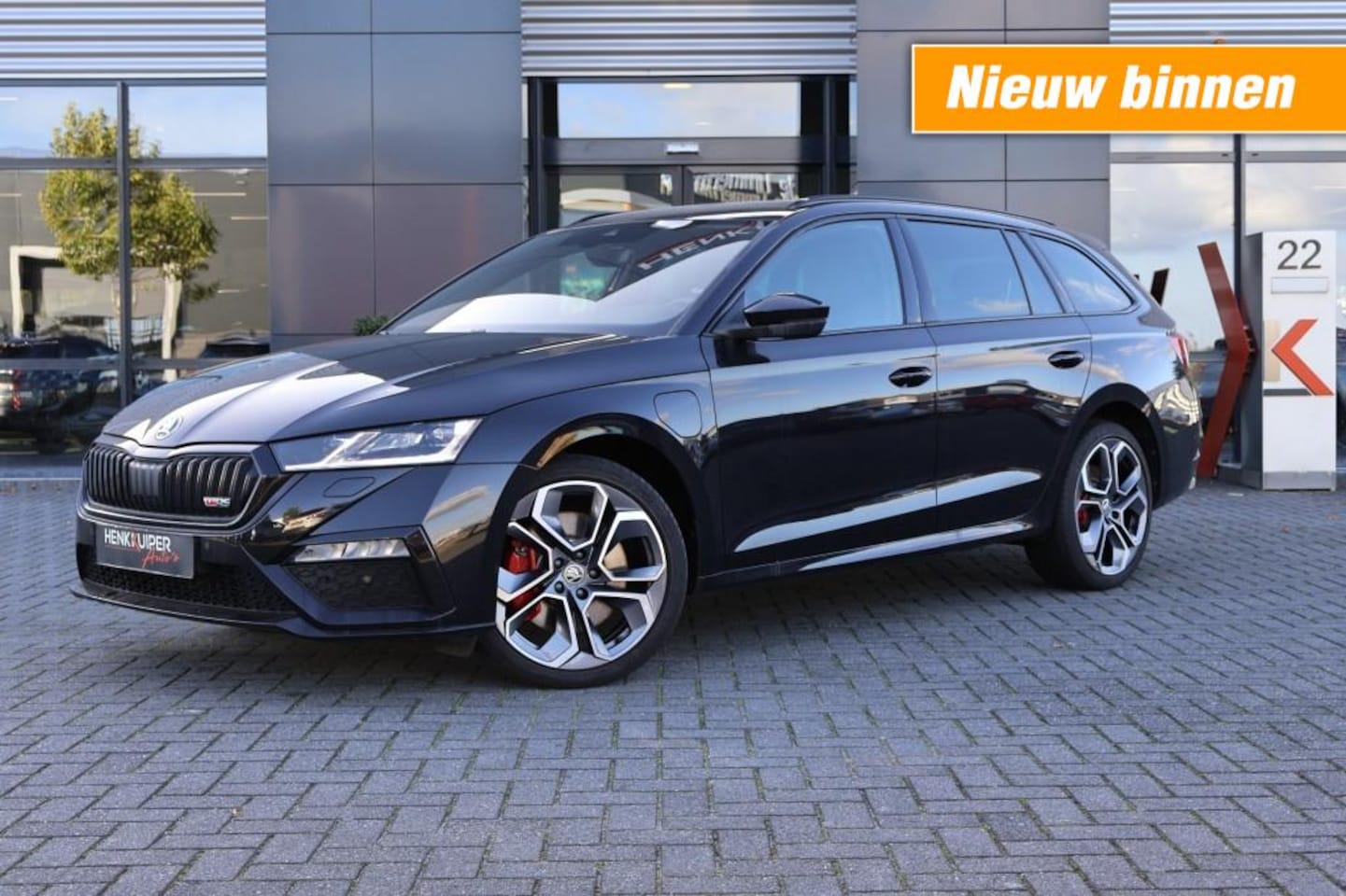 Skoda Octavia Combi - Combi 1.4 TSI RS iV 245pk/ Sportstoelen elektr./Panodak / ACC/ Navi/ Canton / App-Connect - AutoWereld.nl