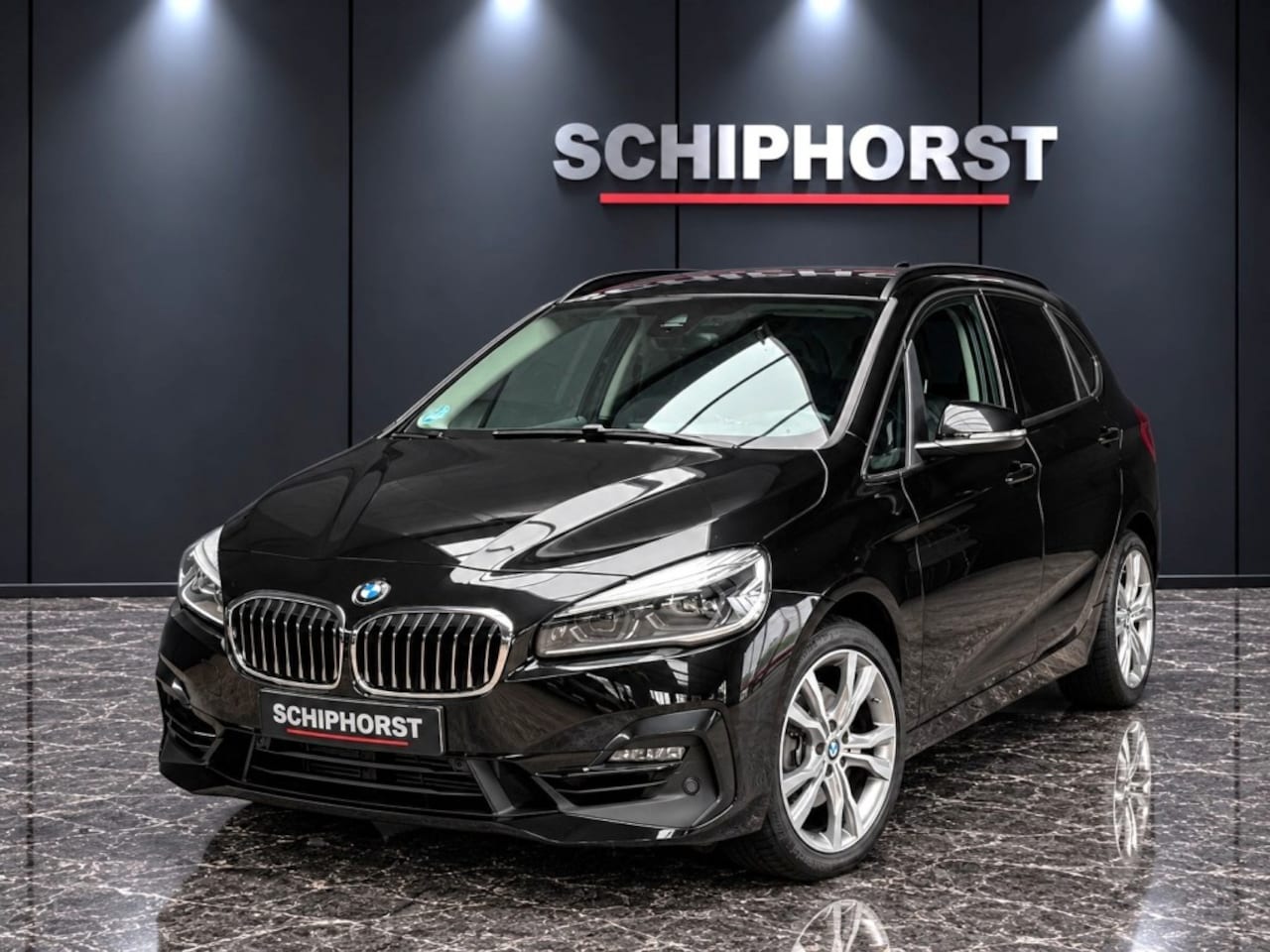 BMW 2-serie Active Tourer - 220i 179pk High Executive Trekhaak/LED/camera/navi professional - AutoWereld.nl