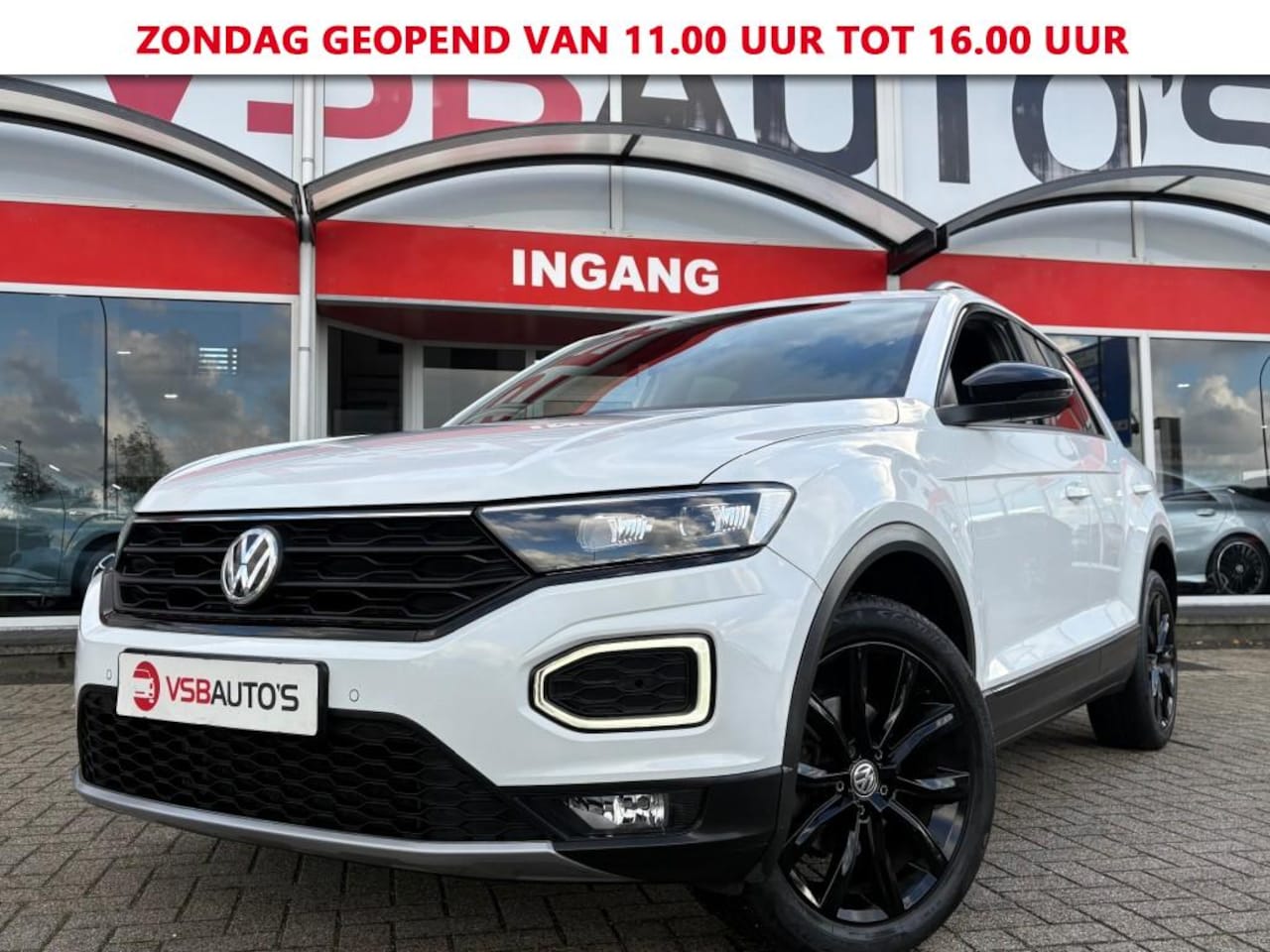 Volkswagen T-Roc - 1.5 TSI ACT AUT. 150PK SPORT BUSINESS-R PANO-DAK CAMERA CARPLAY AIRCO LMV PDC - AutoWereld.nl