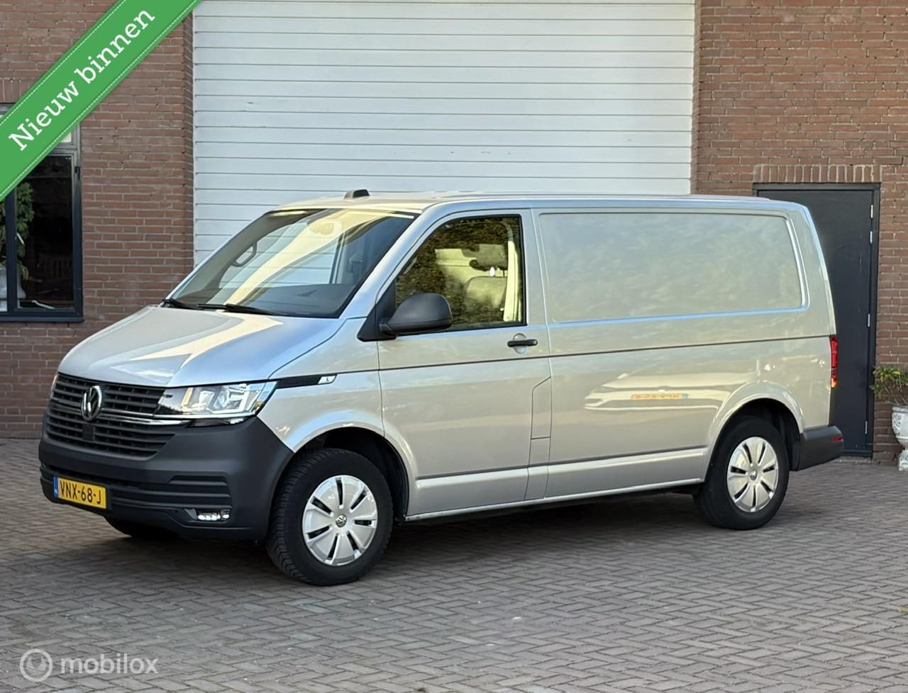 Volkswagen Transporter - 2.0 TDI 150 pk DSG L1H1 28 Automaat Navi Carplay - AutoWereld.nl
