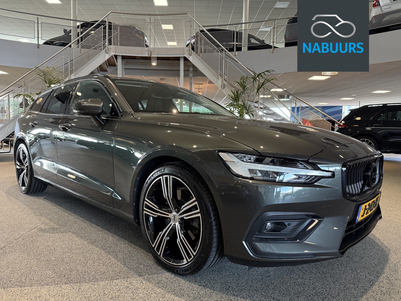 Volvo V60 - 2.0 B4 Inscription 2.0 B4 Inscription, NL auto, Pilot Assist cruise, Memory, Camera - AutoWereld.nl