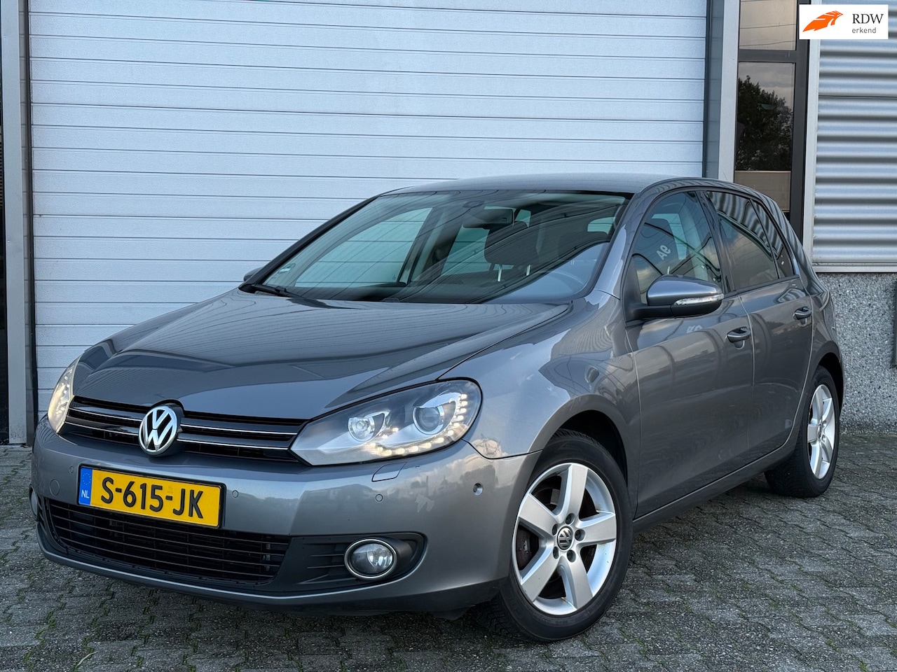 Volkswagen Golf - 1.2 TSI Xenon Parkeersensoren V+A16 inch - AutoWereld.nl