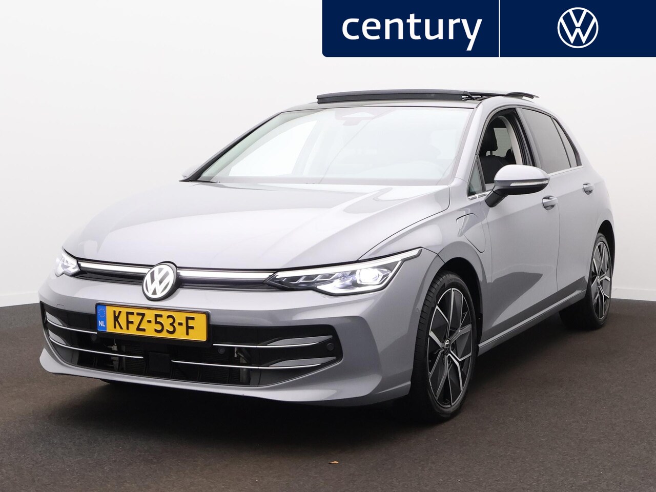 Volkswagen Golf - 1.5 eHybrid Style Edition | Panodak | Trekhaak | Camera | ACC | Side Assist | Elek. Stoel - AutoWereld.nl