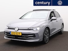 Volkswagen Golf - 1.5 eHybrid Style Edition | Panodak | Trekhaak | Camera | ACC | Side Assist | Elek. Stoel