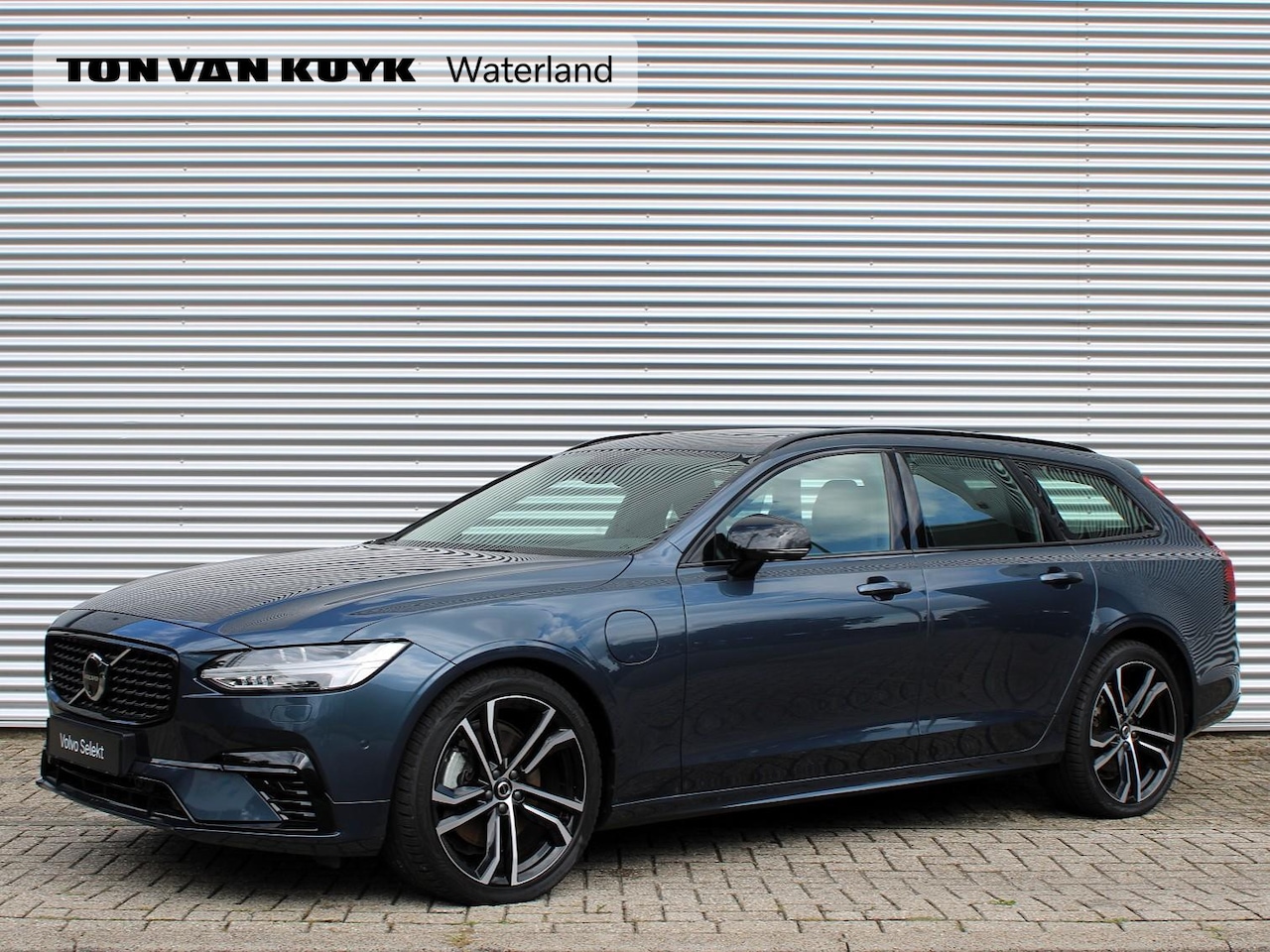 Volvo V90 - 2.0 T8 Plug-in hybrid AWD Ultra Dark Automaat / Panoramadak / Luchtvering / Bowers & Wilke - AutoWereld.nl