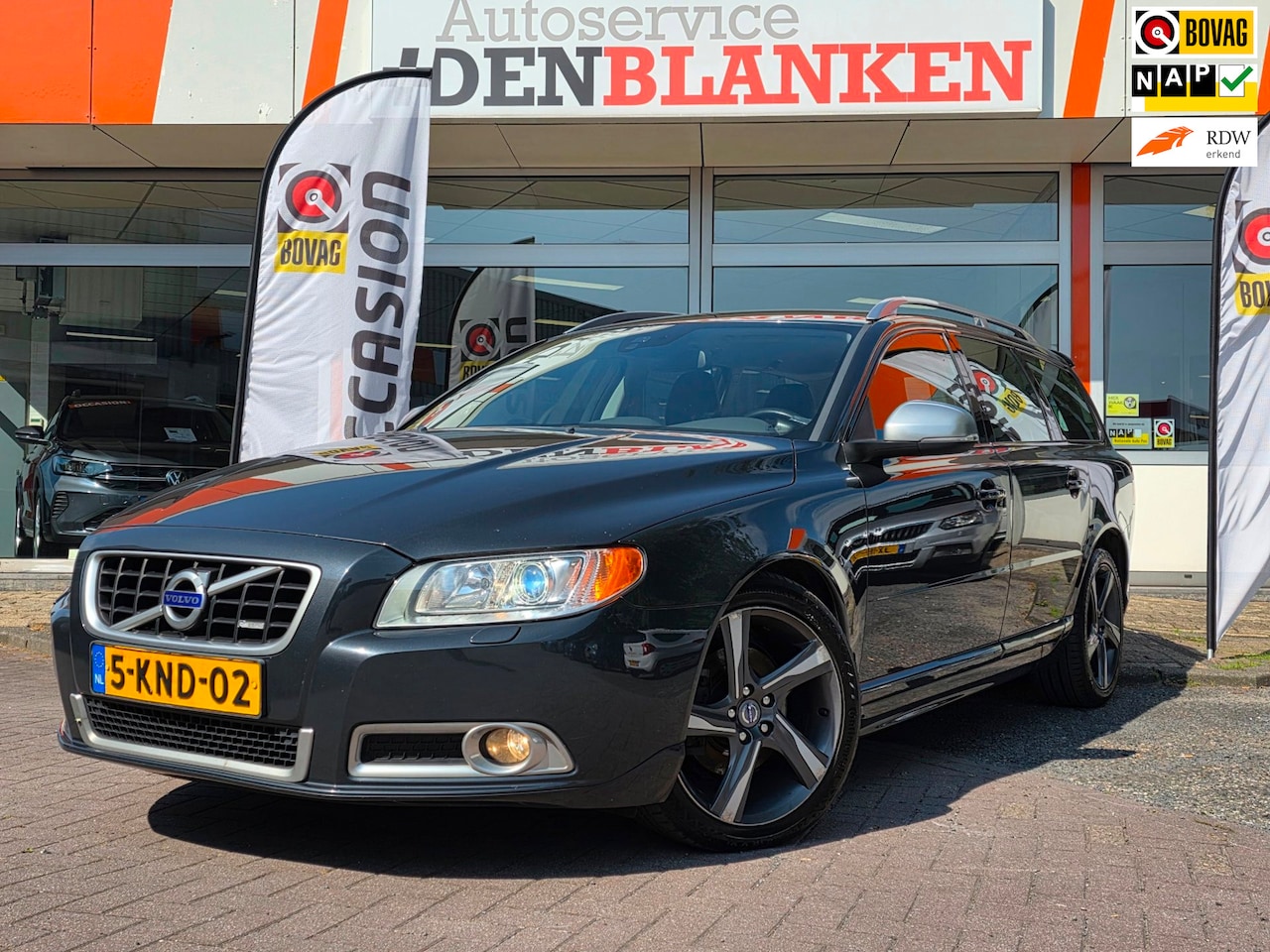 Volvo V70 - 1.6 T4 R-Edition Automaat BJ.2013 / Navi / Leder / Cruise / Clima / Xenon / 18"Lmv / Trekh - AutoWereld.nl