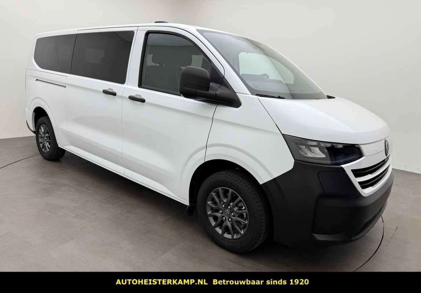 Volkswagen e-Transporter - 34 L2H1 64 kWh 9-zitter 39.950 ex BTW - AutoWereld.nl