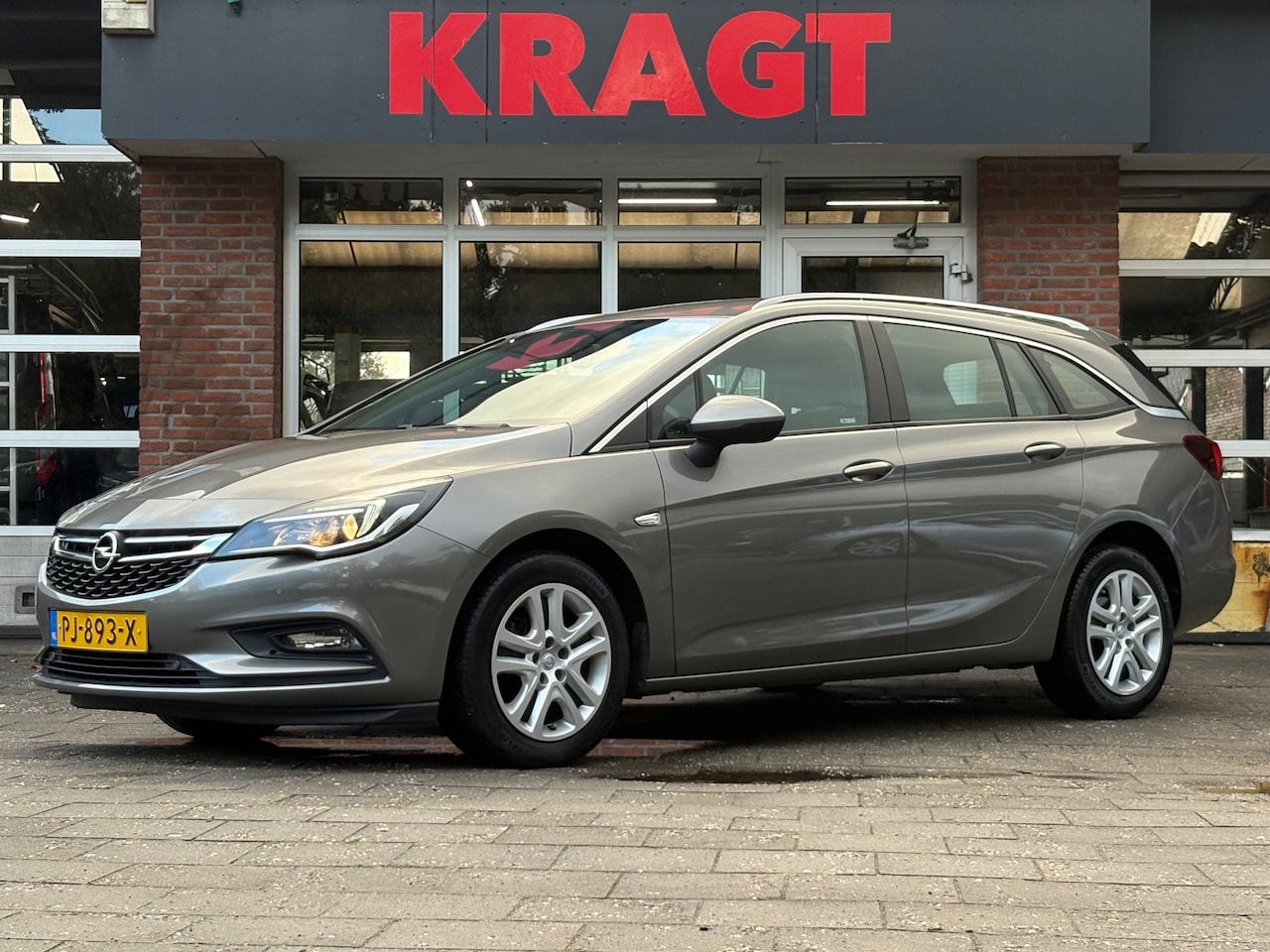 Opel Astra Sports Tourer - Online Edition 1.0 105 pk - climate - navi - camera - cruise! - AutoWereld.nl
