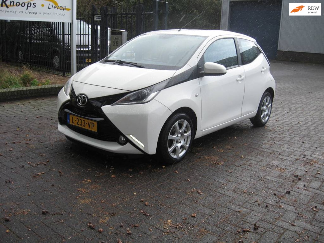 Toyota Aygo - 1.0 VVT-i x-play Automaat - AutoWereld.nl