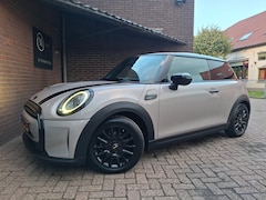 MINI 3-Deurs - 1.5 Cooper Camden Go Edition Appel Carplay / Achteruitrijcamera / DAB Radio / Navigatie