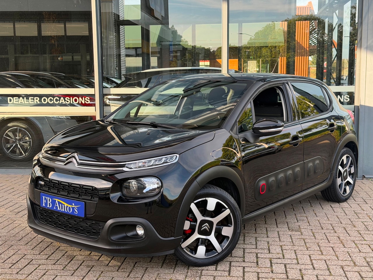 Citroën C3 - 1.2 PureTech Shine Airco Navi Cruise lmv - AutoWereld.nl