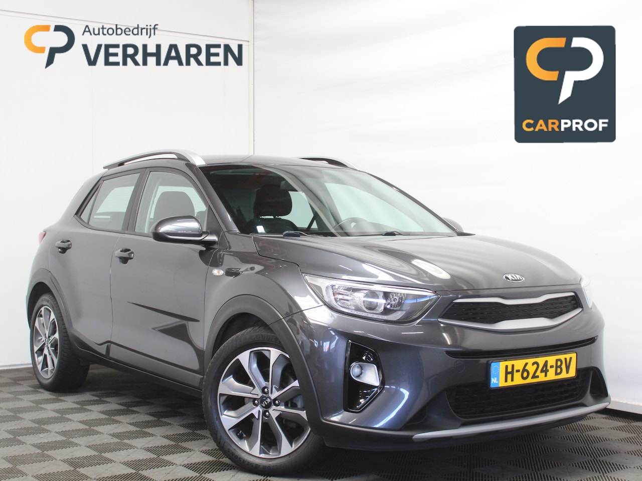 Kia Stonic - 1.0 T-GDi DynamicLine AIRCO | CARPLAY | AUTOMAAT | CRUISE | TRHAAK | LED | LMV17 | CAMERA - AutoWereld.nl