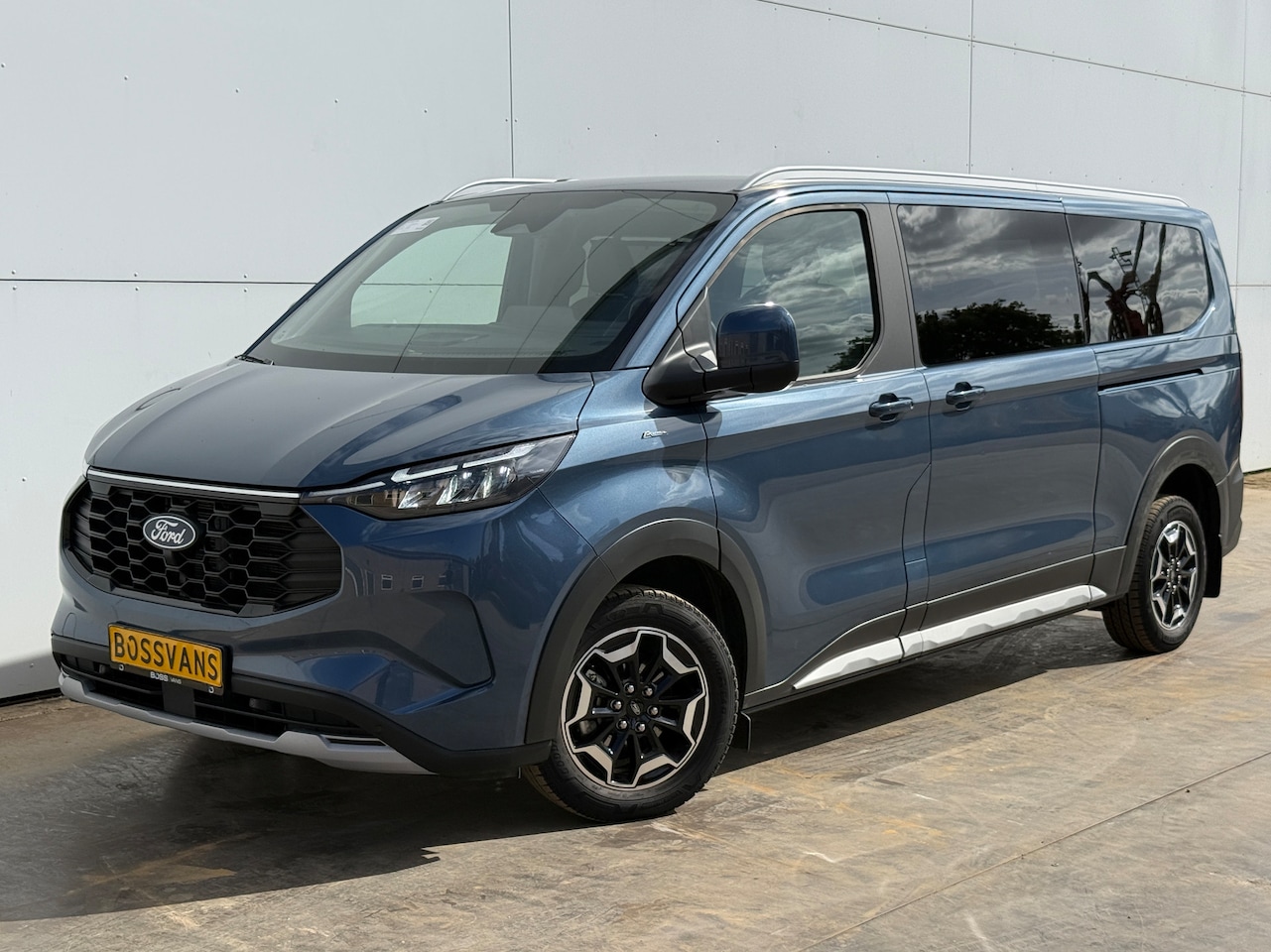 Ford Tourneo Custom - 233PK PHEV Prijs Incl. BPM Excl. BTW Automaat 8-Personen Automaat LED B&O Audio Lichtm - AutoWereld.nl