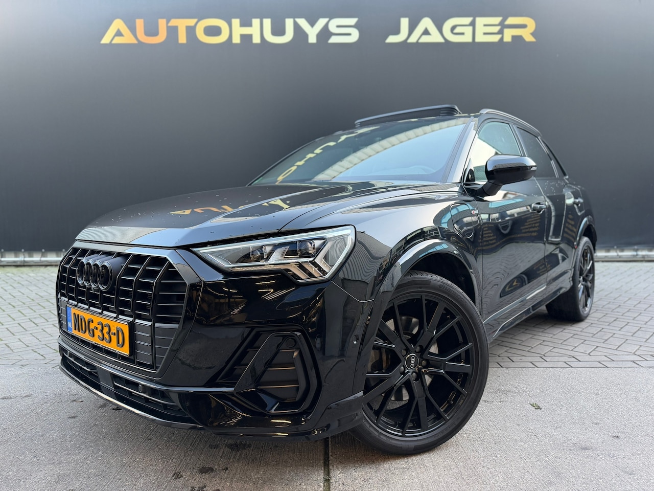 Audi Q3 - 45 TFSI e S Pano Sonos 360 Keyless Alcantara Trekhaak E.klep Carplay - AutoWereld.nl