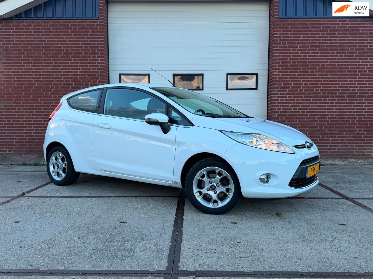 Ford Fiesta - 1.25 Titanium Cruise Control PDC Climate Control Bluetooth - AutoWereld.nl
