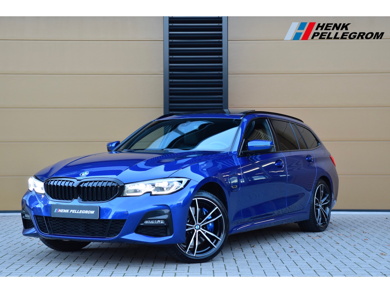 BMW 3-serie Touring - 330e Edition * M-Sport * Laser * Panoramadak * Trekhaak * Head-up * SOH 87% * - AutoWereld.nl