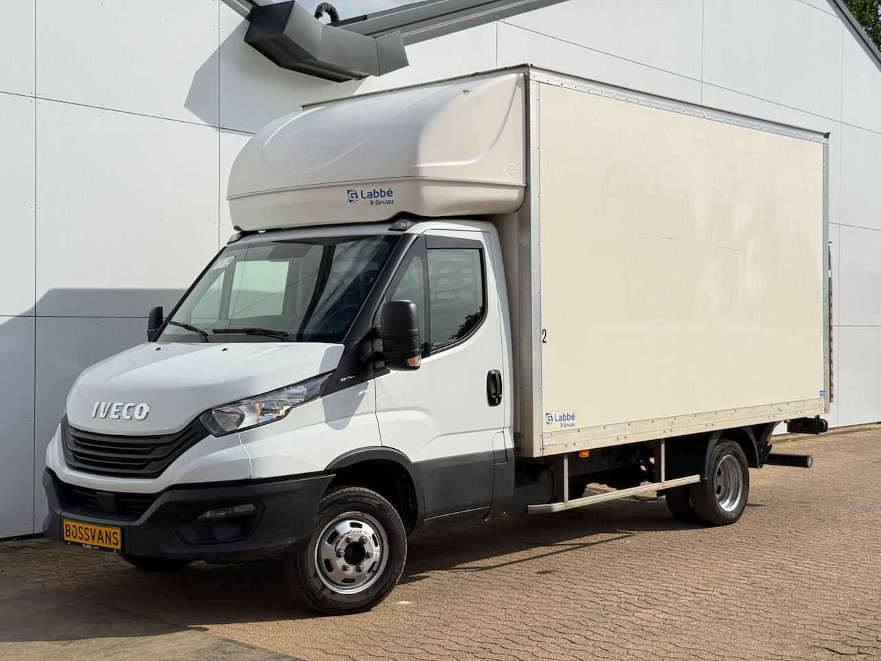 Iveco Daily - 35C16 3.0 160PK Bakwagen Laadklep Zijdeur Camera Climate Control Bluetooth Luchtgeveerde s - AutoWereld.nl