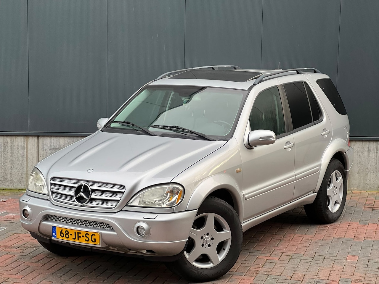 Mercedes-Benz M-klasse - AMG 55 * Navi * Cruise * Pano * Trekhaak * Nieuw APK * - AutoWereld.nl