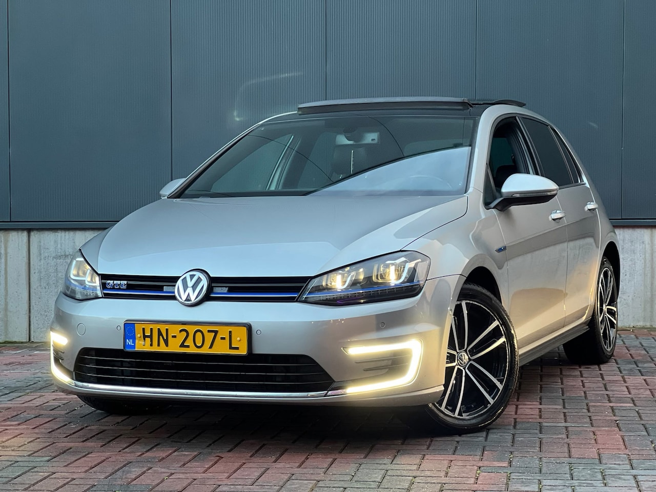 Volkswagen Golf - 1.4 TSI GTE * Navi * Pano * Cruise * Led * Goed Onderhouden * - AutoWereld.nl