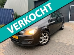 Opel Astra - 1.6 Essentia Airco/Cruise/ Jaar Apk