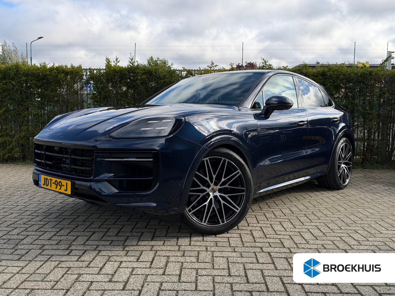 Porsche Cayenne Coupé - 3.0 E-Hybrid | Sportdesign | Passenger Display | 4-Wielsturing | Softclose | Innodrive | T - AutoWereld.nl