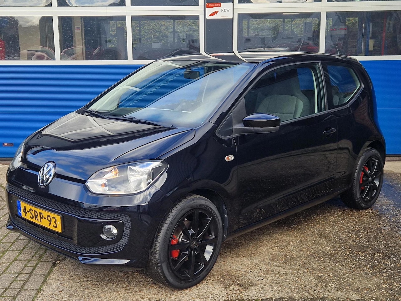 Volkswagen Up! - 1.0 high up! / Cruise control / Bluetooth / Navigatie / Parkeersensor / Lichtmetalen velge - AutoWereld.nl