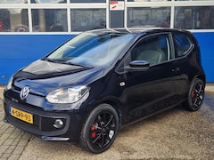 Volkswagen Up! - 1.0 high up / Cruise control / Bluetooth / Navigatie / Parkeersensor / Lichtmetalen velgen