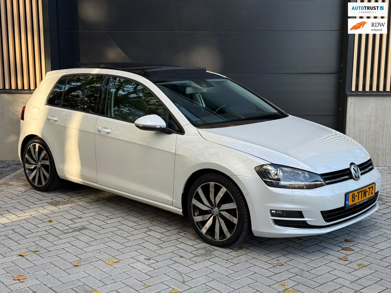 Volkswagen Golf - 1.4 TSI ACT Highline Pano, Xenon, Camera, Bomvol! - AutoWereld.nl