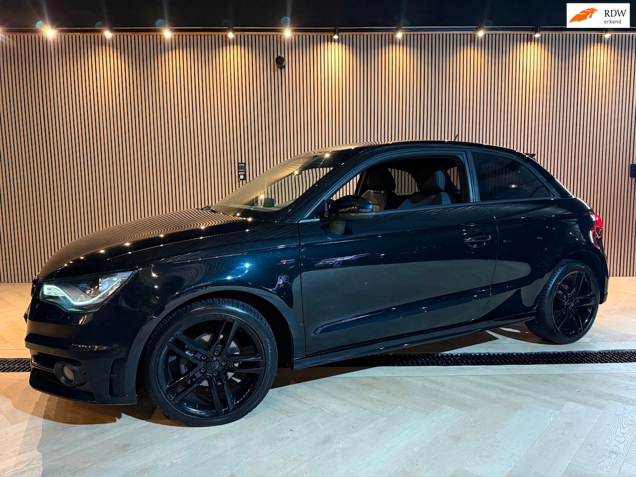 Audi A1 - 1.2 TFSI S-Line | Black on Black | Navi | Led - AutoWereld.nl