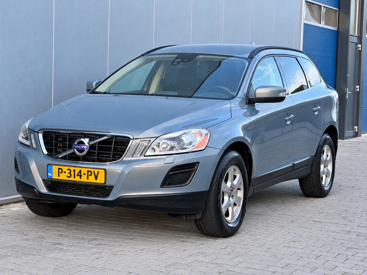 Volvo XC60 - 2.0T Summum - Super netjes - Goed onderhouden! - AutoWereld.nl