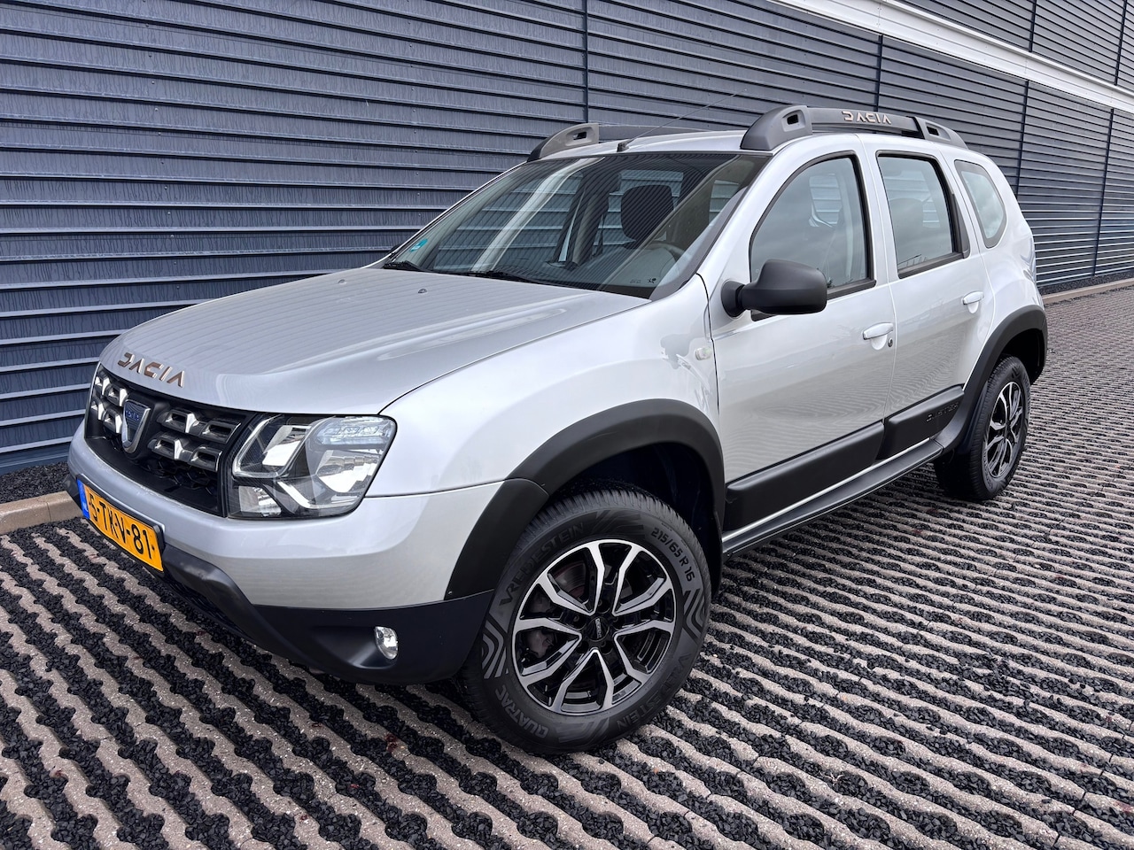 Dacia Duster - 1.2 TCe 4x2 Lauréate | Airco | Trekhaak | Cruise - AutoWereld.nl