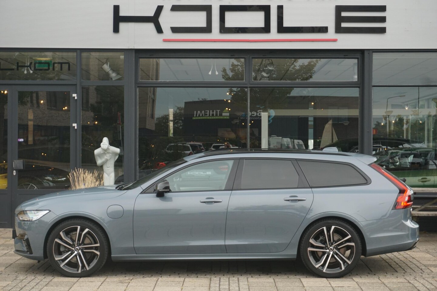 Volvo V90 - 2.0 T6 AWD R-Design | Ultra Dark | Pano | trekhaak | ACC - AutoWereld.nl