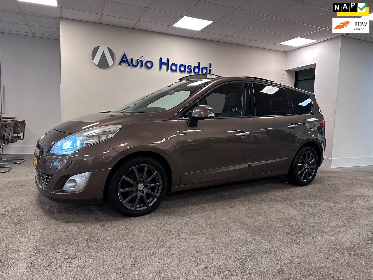 Renault Grand Scénic - 2.0 DYNAMIQUE|AUTOMAAT|LUXE!!!|TREKHAAK - AutoWereld.nl