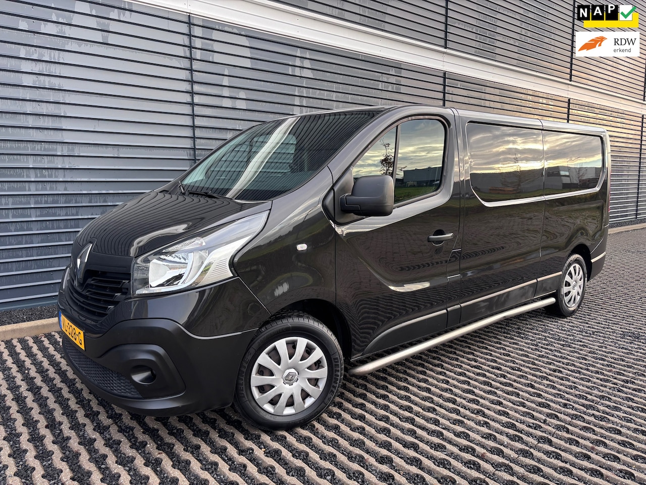 Renault Trafic - 1.6 dCi T29 L2H1 Comfort | Airco | Zij-schuifdeur - AutoWereld.nl