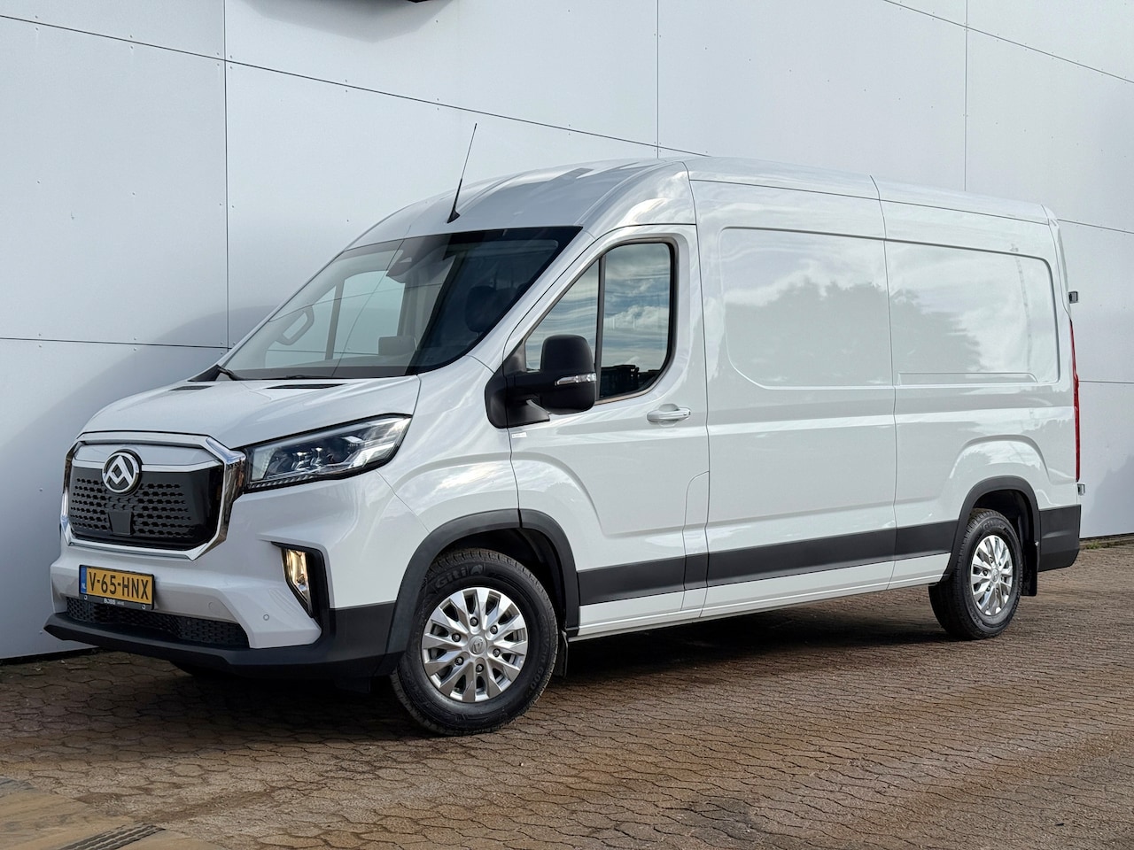 Maxus eDeliver 9 - 72kWh 204PK Nieuw! Elektrisch L3H2 280km WLTP ACC Stoelverwarming Snelladen Carplay LED Ai - AutoWereld.nl