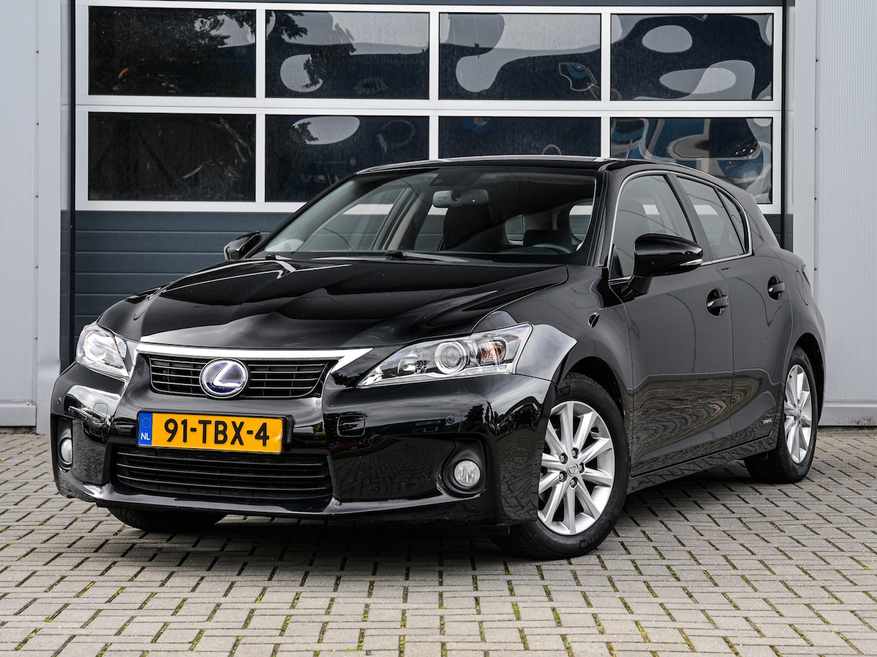 Lexus CT 200h - Hybrid | Camera | Navi | Alcantara | Climate control | Cruise control | DAB+ | Trekhaak | - AutoWereld.nl