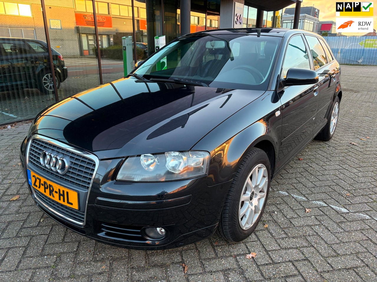 Audi A3 Sportback - 1.6 FSI Attraction / Airco / LMV / Nwe APK - AutoWereld.nl