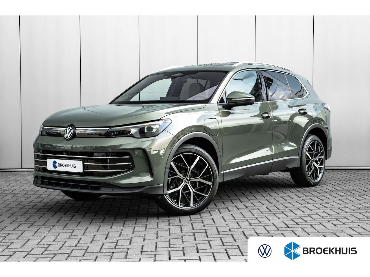Volkswagen Tiguan - 1.5 eHybrid Elegance | Pano-Dak | H&K Sound l Head-up display | Elekt. Trekhaak | Stoel/St - AutoWereld.nl