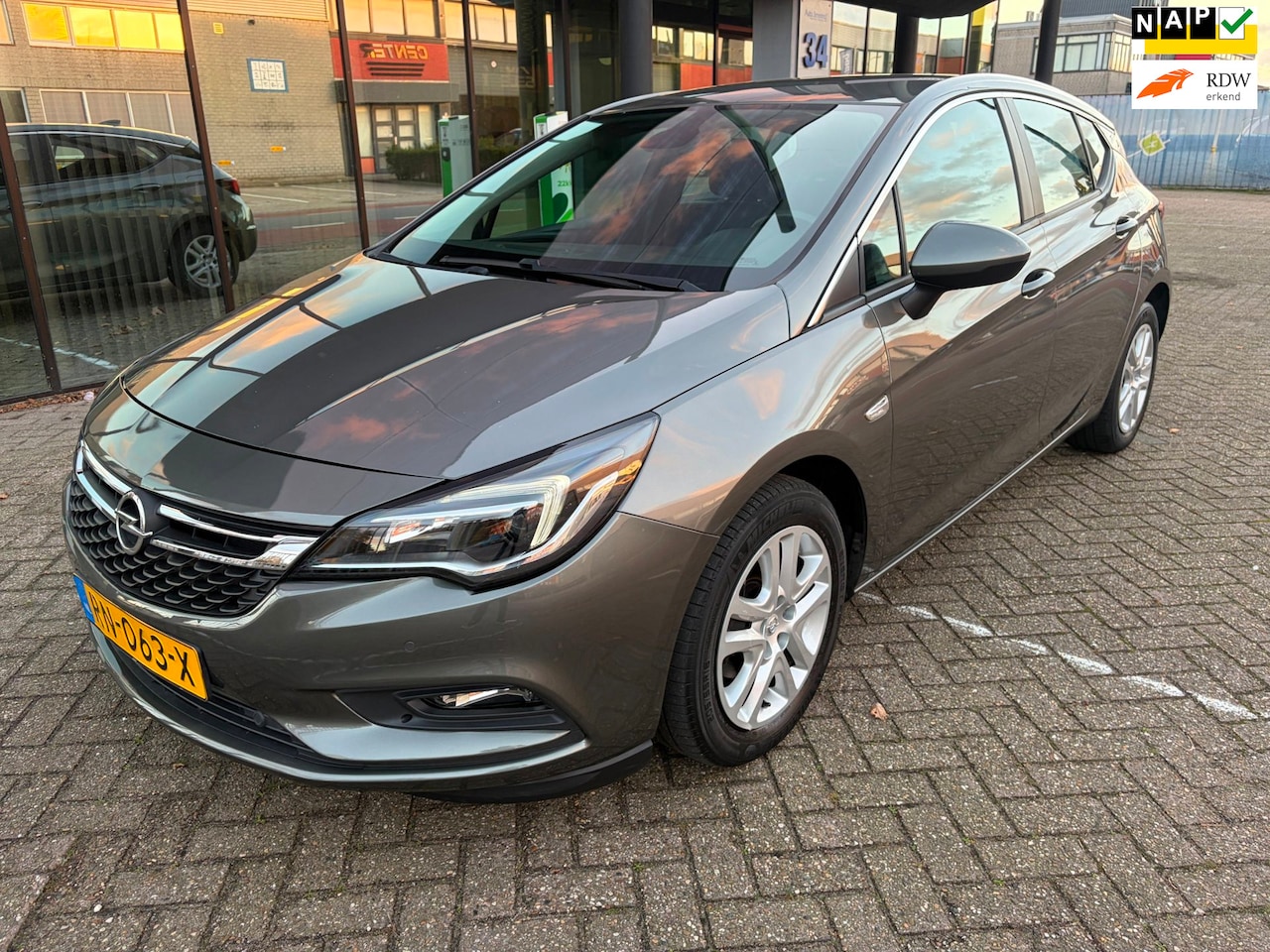 Opel Astra - 1.0 Online Edition / Automaat / Apple Carplay / Trekhaak / LED - AutoWereld.nl