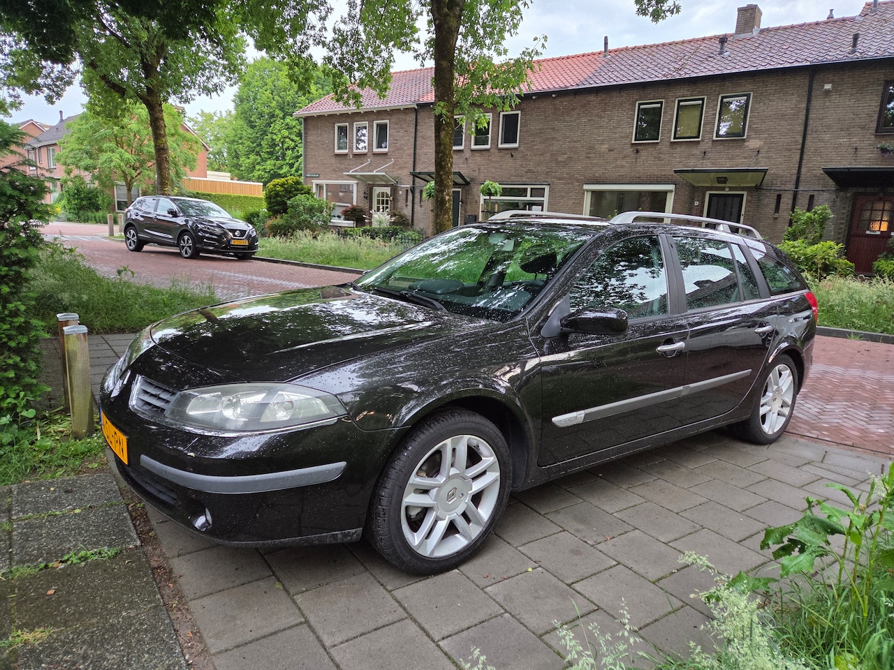 Renault Laguna Grand Tour - 2.0-16V T Privilège - AutoWereld.nl