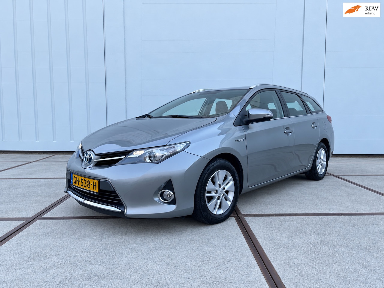 Toyota Auris Touring Sports - 1.8 Hybrid Clima - Lm velgen - navi - bluetooth - cruise control - usb - aux - dealer onde - AutoWereld.nl