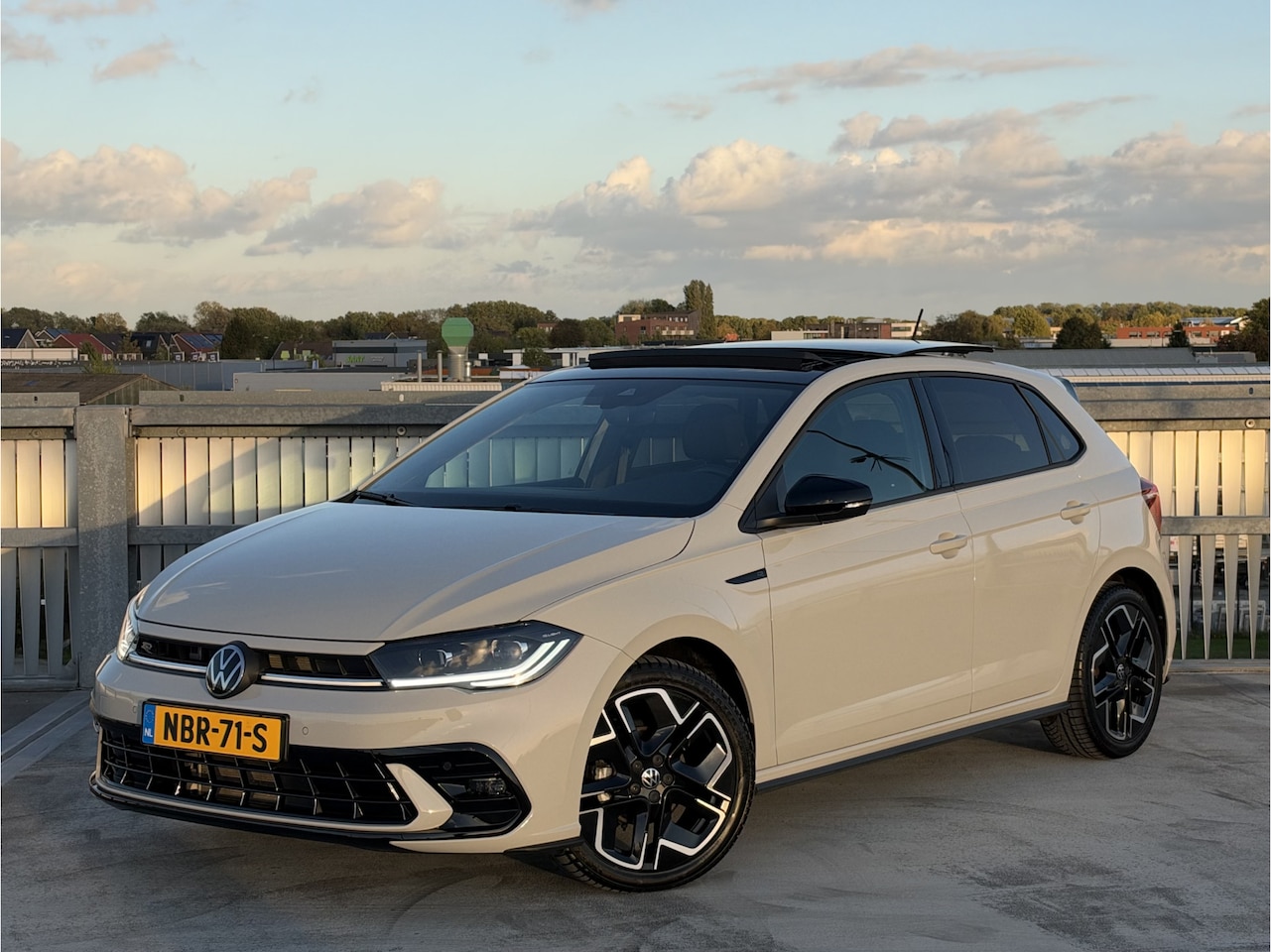 Volkswagen Polo - 1.0 TSI R-Line DSG | Pano | Cam | IQ | Keyless - AutoWereld.nl