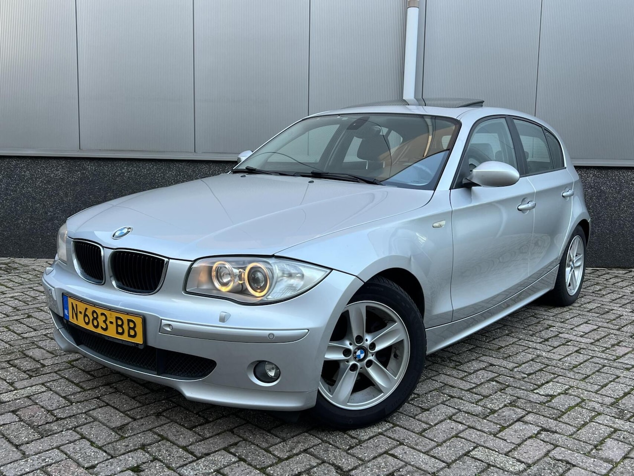 BMW 1-serie - 120i Pano Carplay Leder Parksensor Cruise - AutoWereld.nl